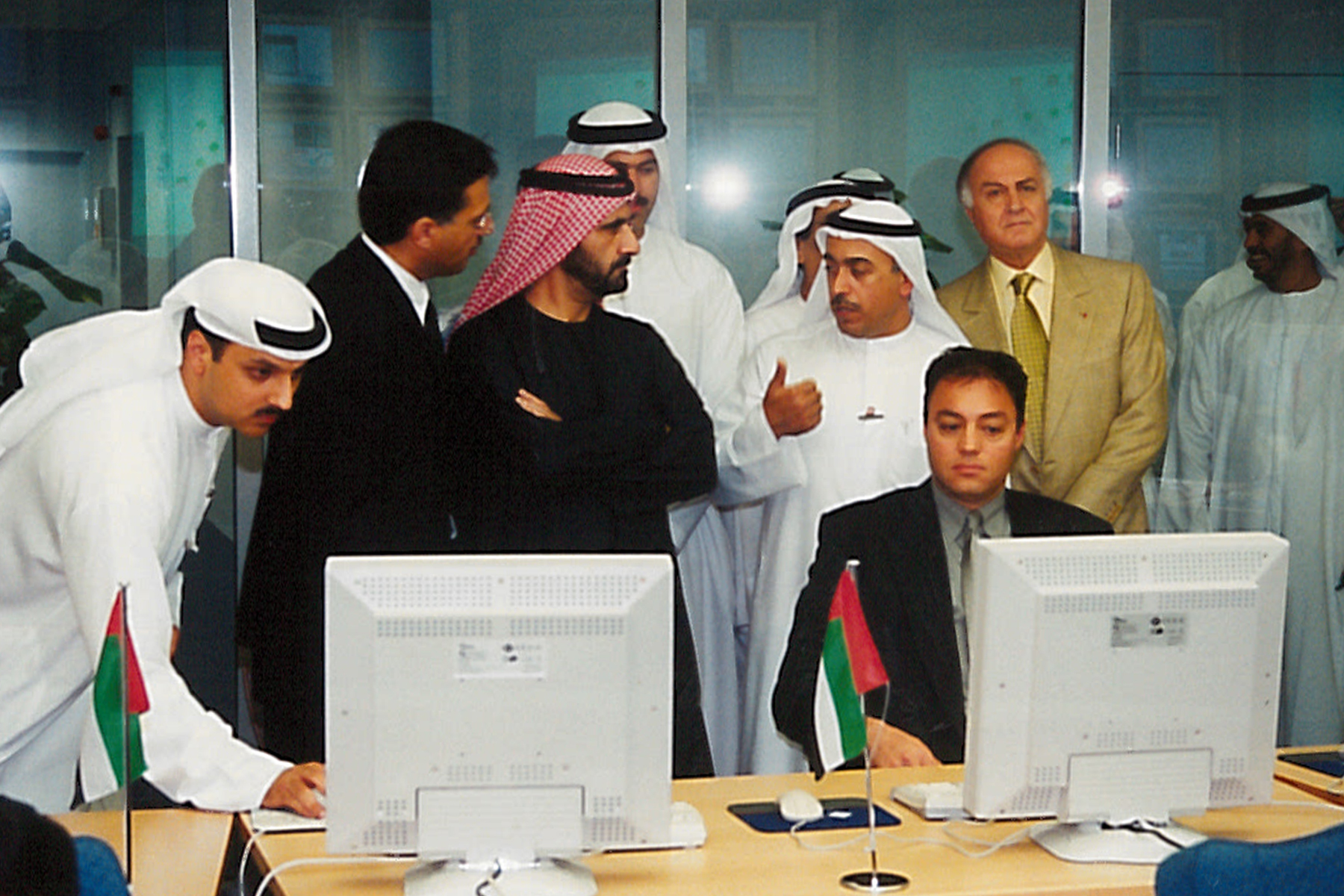 Mohammed bin Rashid visits the headquarters of Dubai Internet City in 2000