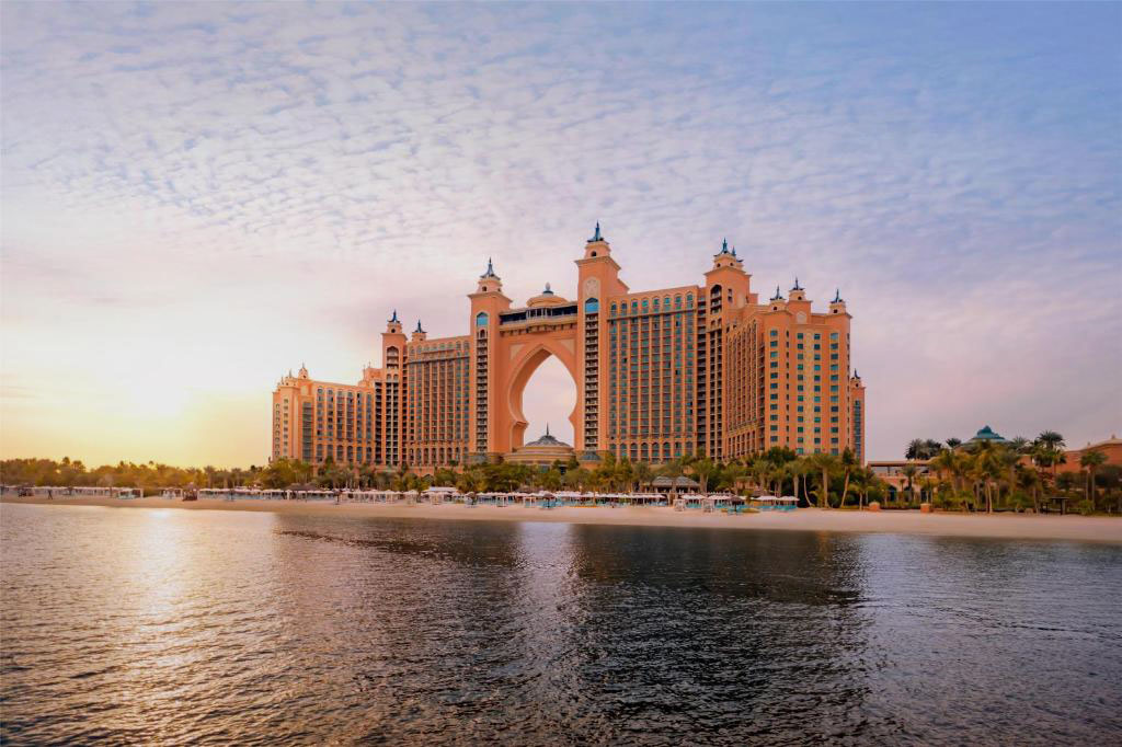 Dubai Hotels Generate AED 6.11 Billion in Room Revenue Over Eight Months